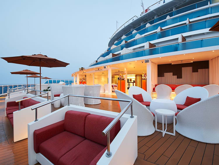 Carnival Venezia: "Carnevale Bar" auf Deck 5