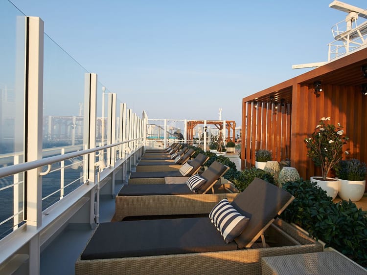 Carnival Venezia: "Serenity" Sonnendeck auf Deck 15