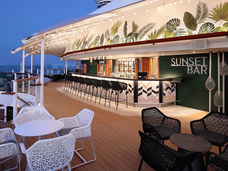 Celebrity Silhouette: "Sunset Bar" auf Deck 15