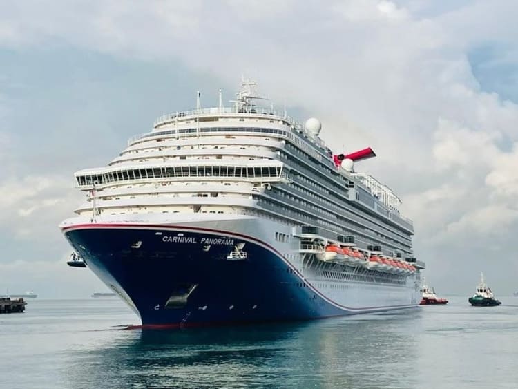 Carnival Panorama: Frontansicht