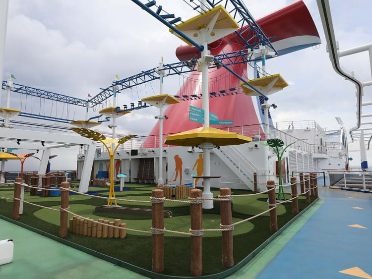 Carnival Panorama: Sportdeck