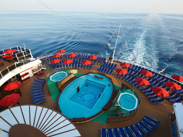 Carnival Panorama: Pool am Heck