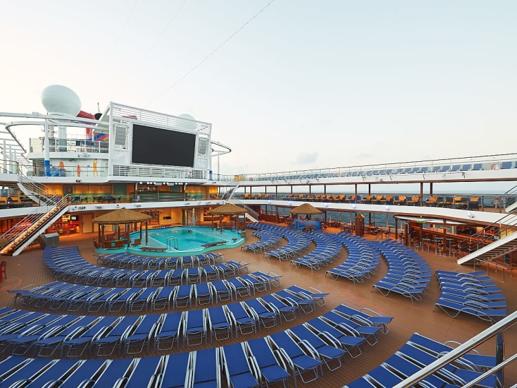 Carnival Panorama: Pooldeck