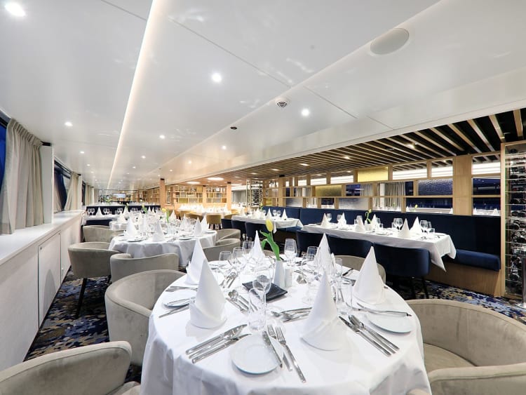 Adora: Panorama- Restaurant