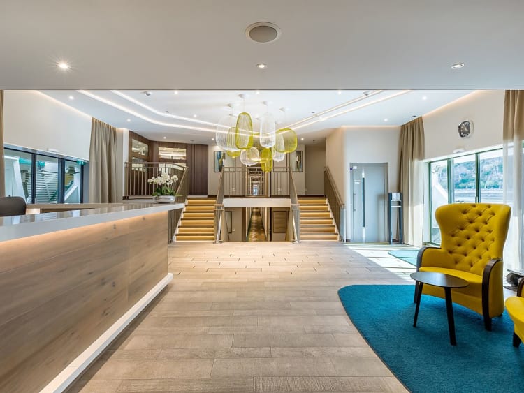 Adora: Lobby