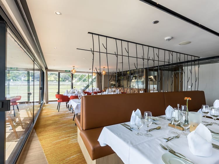 Adora: Spezialit&auml;ten- Restaurant