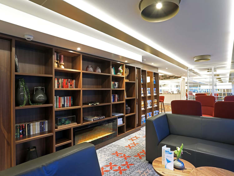 Alena: Bibliothek