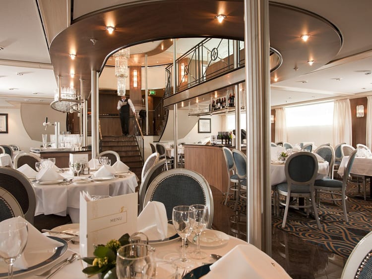 Alina: Bordrestaurant