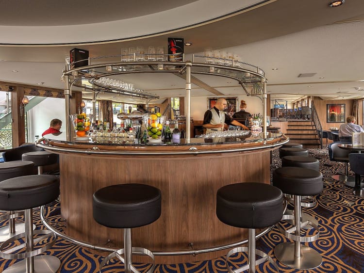 Amelia: Bar in der Panoramalounge