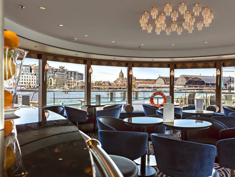 Amelia: Bar in der Panoramalounge