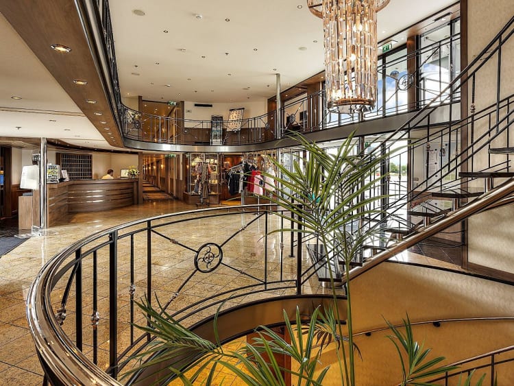 Amelia: Treppenhaus