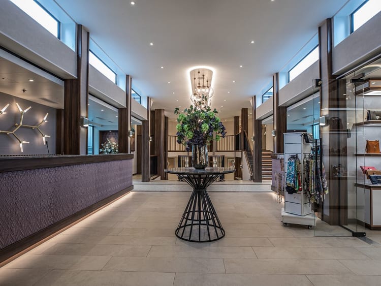 Annika: Lobby