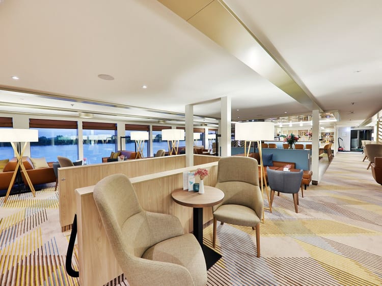 Antonia: Panorama Lounge