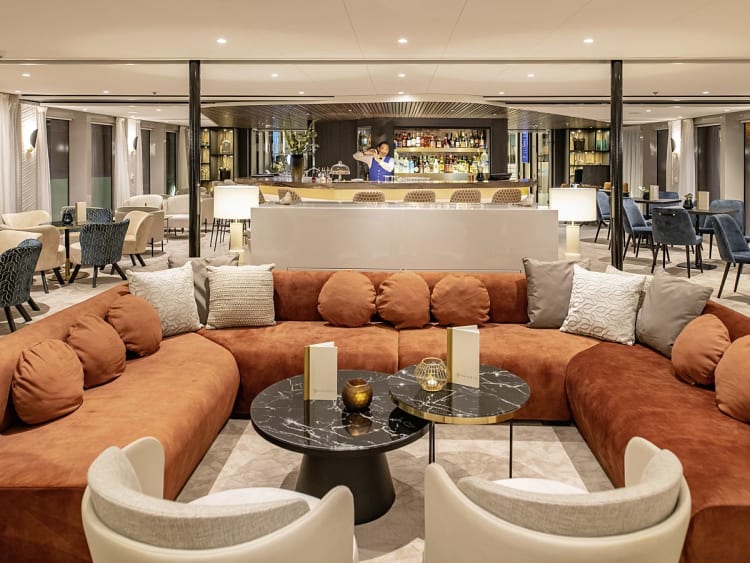 Amadeus Cara: Panorama Bar