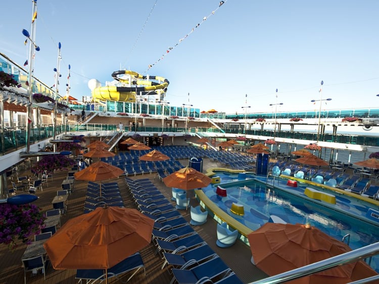 Carnival Dream: Midshippool