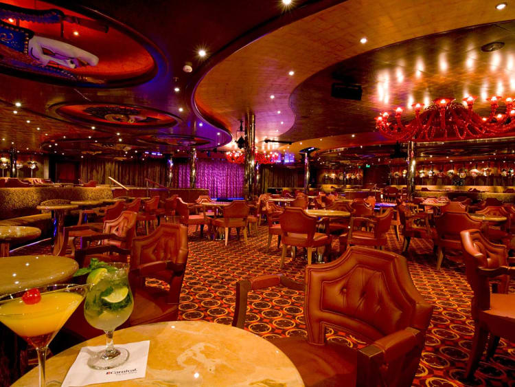 Carnival Dream: Burgundy Lounge
