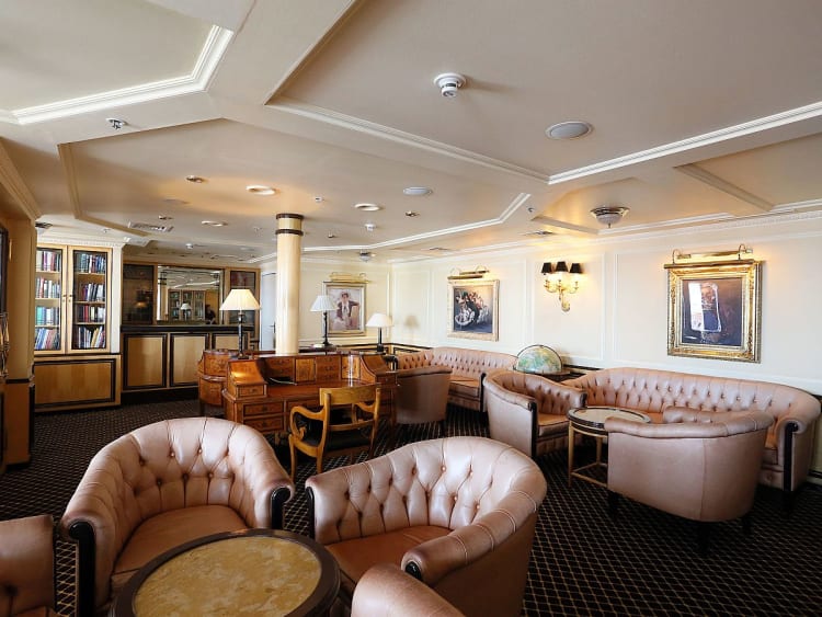 MS Deutschland: Lounge