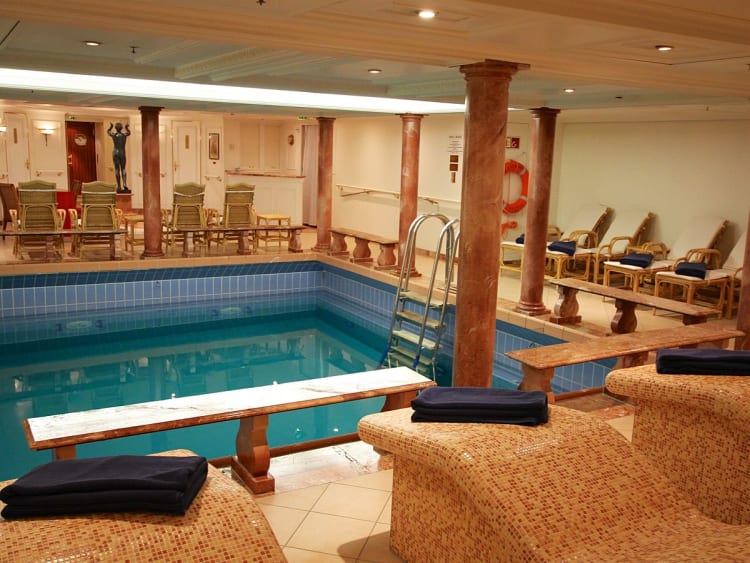 MS Deutschland: Pool