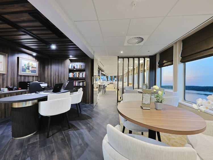 Rousse Prestige: Bibliothek