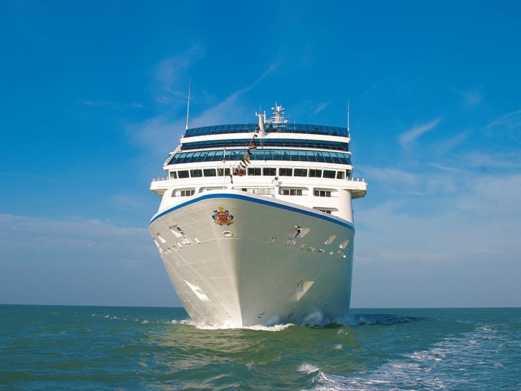 Oceania Aurelia: Schiff von vorne