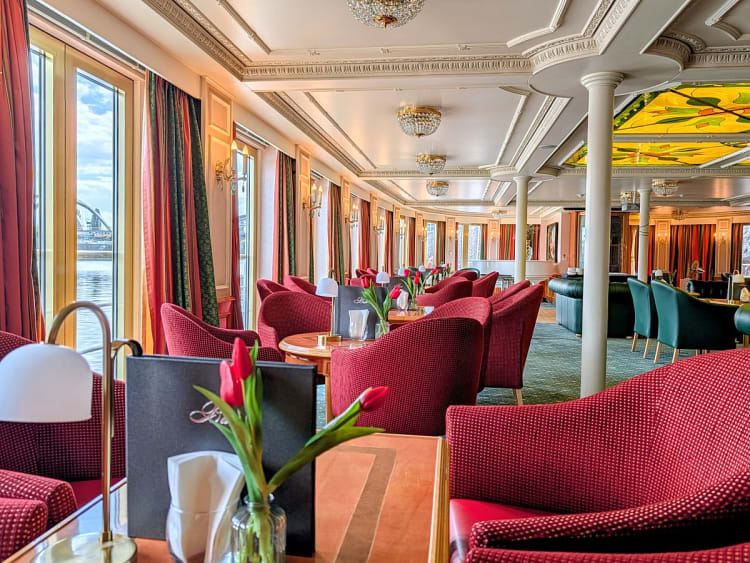 Casanova: Bar und Lounge auf dem Oberdeck