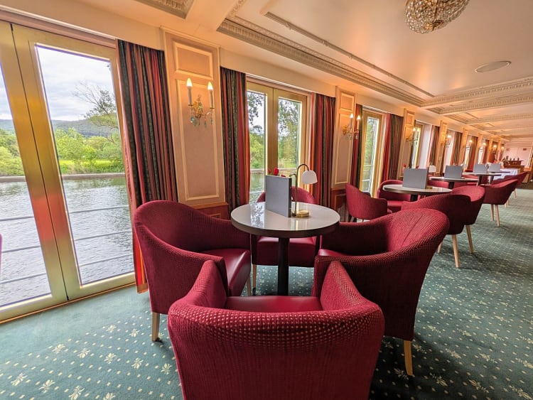 Casanova: Bar und Lounge auf dem Oberdeck
