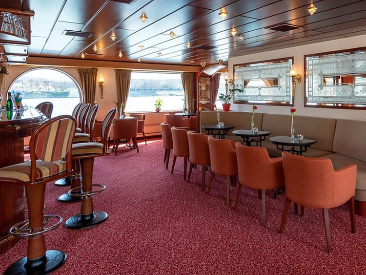 Switzerland: Salon und Bar