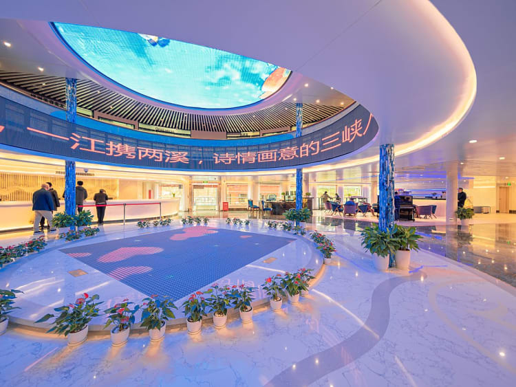 Victoria Sabrina: Lobby
