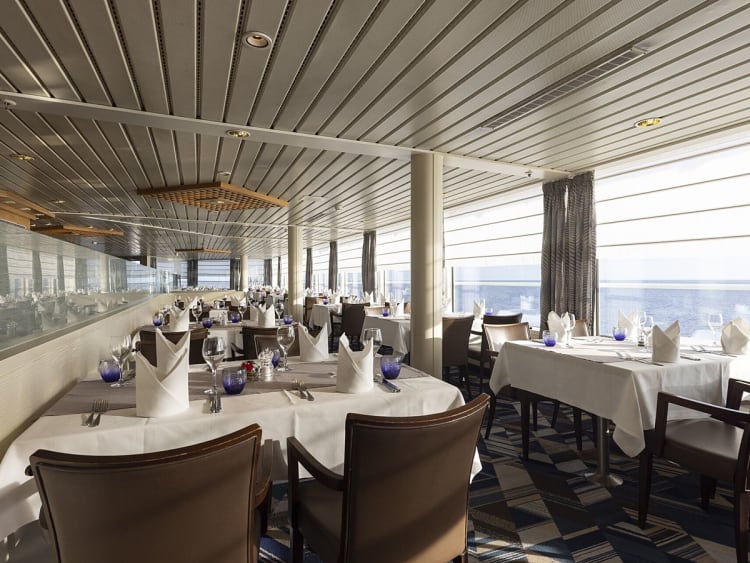 Artania: Lido Buffet-Restaurant Deck 8