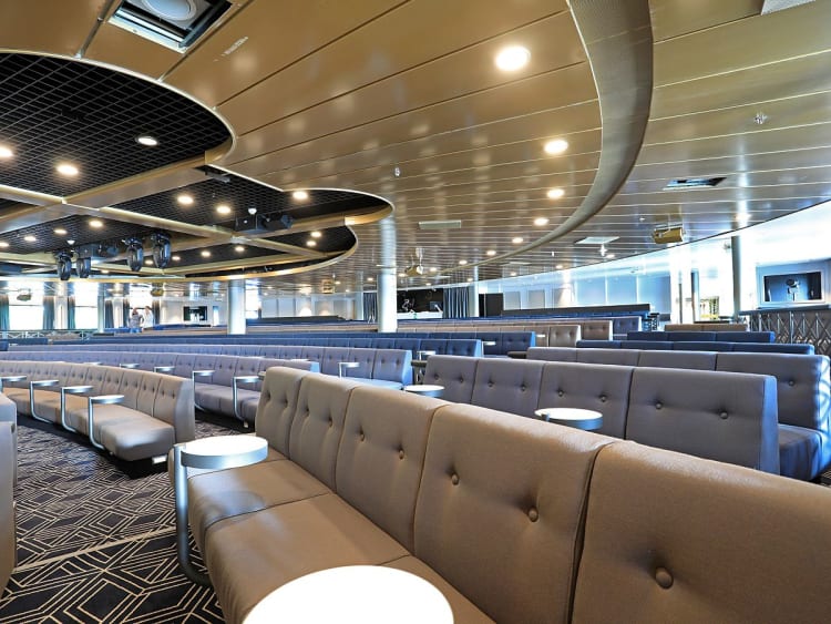 Artania: Atlantik Show-Lounge Deck 3 (2)