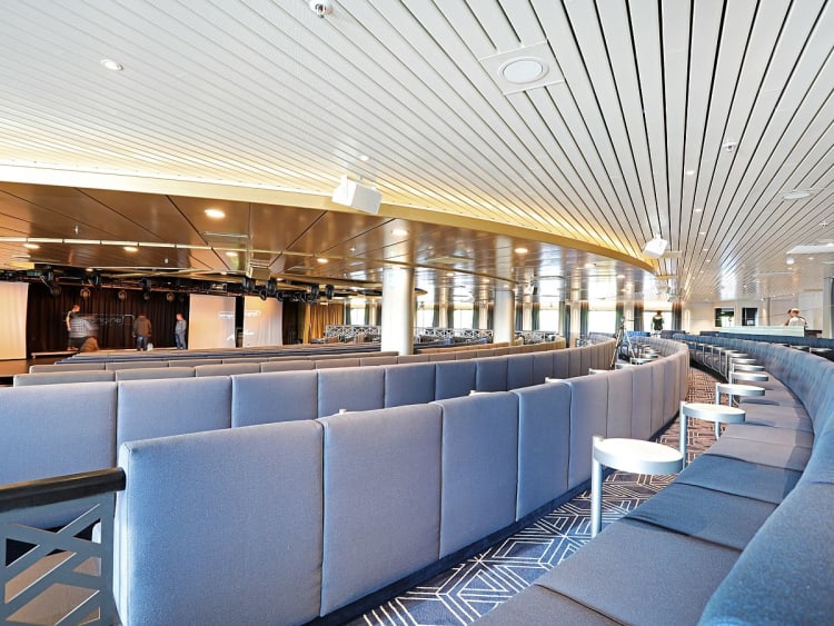 Artania: Atlantik Show-Lounge Deck 3 (1)