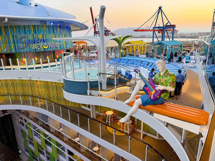 Royal Caribbean Int. - Legend of the Seas - Image 37
