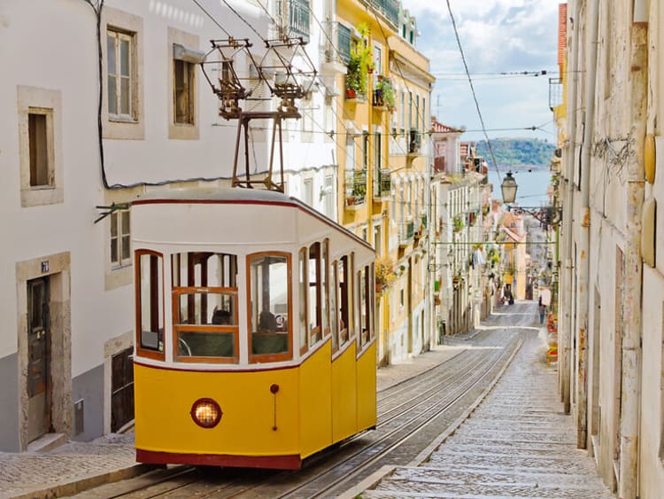 Portugal_Lissabon_AdobeStock_35884903