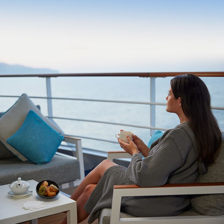 737x737_Silversea_People_2