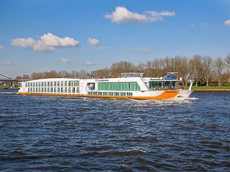 Riverman Cruises GmbH - VistaBaroness - Bild 1
