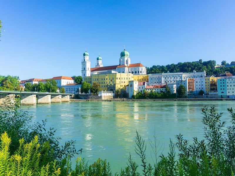 Passau, Deutschland &ndash; wundersch&ouml;ner Blick auf den Dom und das Altstadtflair