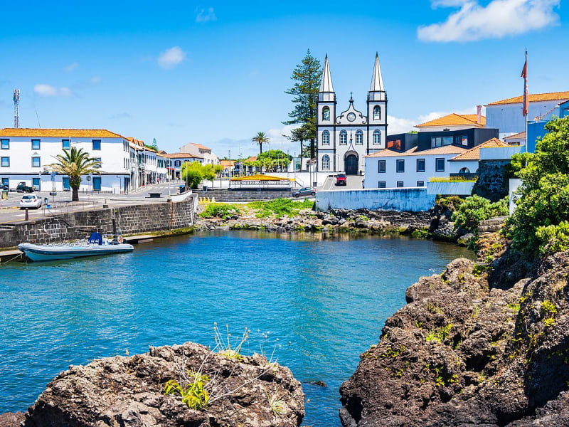 Ponta Delgada, Azoren - Hafen an der K&uuml;ste von Pico