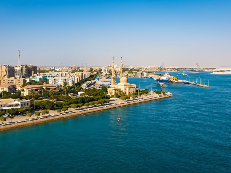 Suezkanal, &Auml;gypten&ndash; Goldene Kuppeln und Kanaleinfahrt