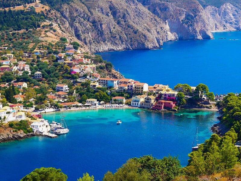 Argostoli, Griechenland &ndash; malerisches Dorf in einer t&uuml;rkisblauen Bucht