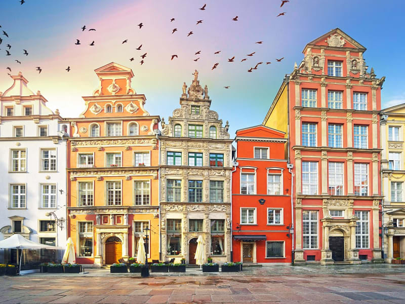 Danzig, Polen &ndash; bunte Barockfassaden mit Giebeln am Langen Markt in der Altstadt