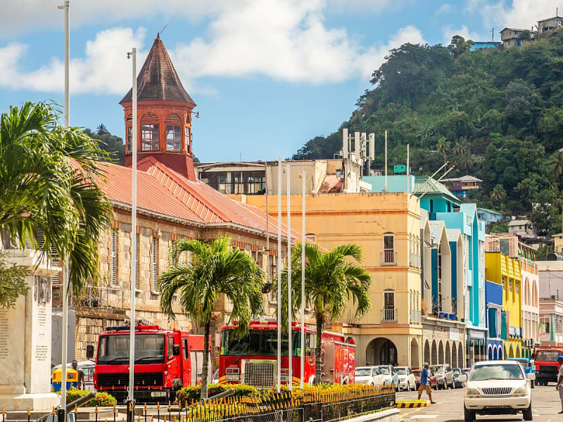 Kingstown, St. Vincent &ndash; Historisches Geb&auml;ude mit Turm am zentralen Platz