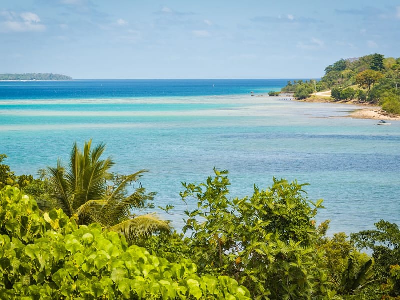 Port Vila, Vanuatu &ndash; Luftaufnahme von Lagunen und kleinen Inseln mit t&uuml;rkisblauem Wasser