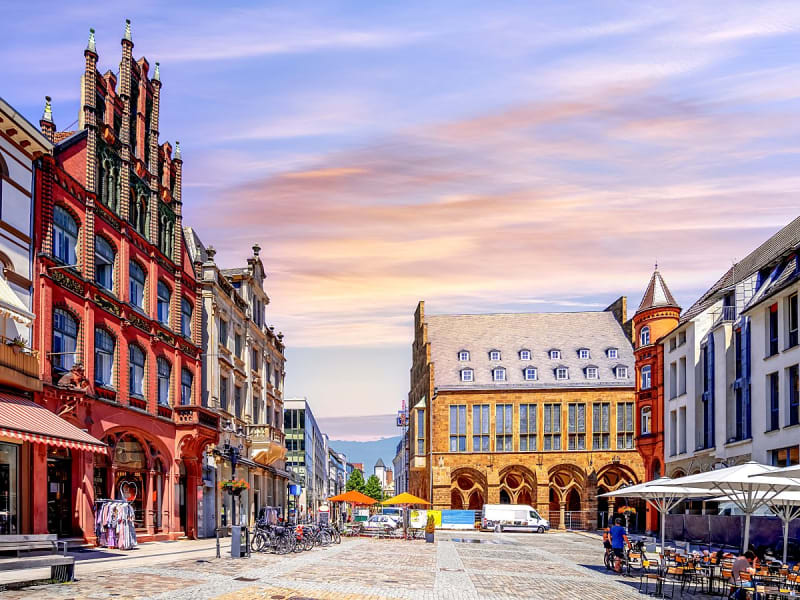 Minden, Duitsland &ndash; Historische architectuur rond het stadsplein