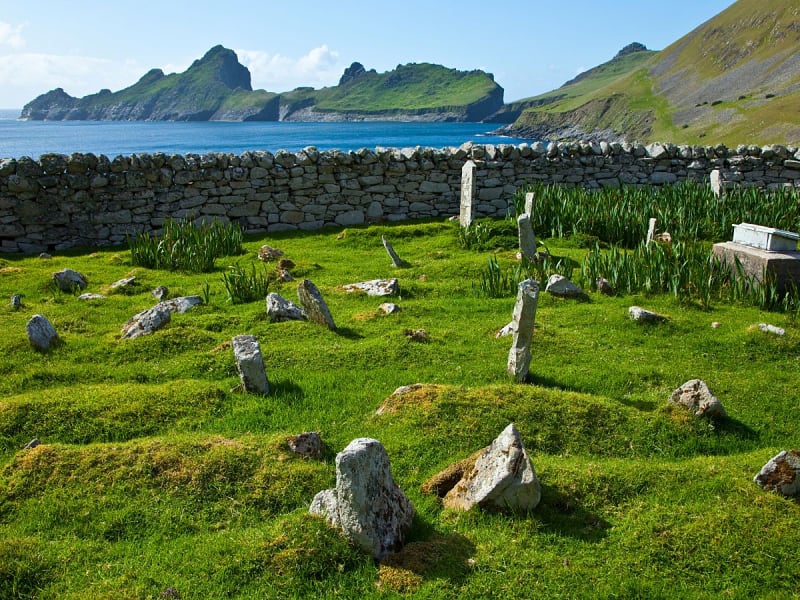 St. Kilda, Schotland &ndash; Historische begraafplaats voor groene eilandkliffen