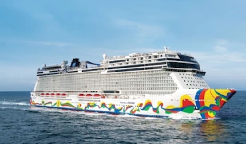 Experience the fascinating Panama Canal with the Norwegian Encore