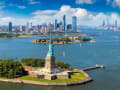 New York City, USA – Blick auf die Freiheitsstatue auf Liberty Island