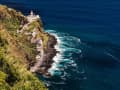 Ponta Delgada, Azoren - Küstenleuchtturm auf steilem Klippenrand