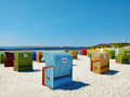 Helgoland, Deutschland – bunte Strandkörbe am Strand