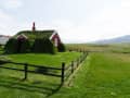 Bakkagerði, Island - Traditionelles Islandhaus eingebettet in weite Ebenen