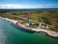 Kalundborg, Dänemark - Leuchtturm am Strand mit weitem Blick über Küste